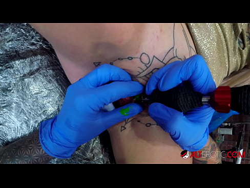 ❤️ Itin tatuiruota karšta Sully Savage gavo tatuiruotę ant savo klitorio ❤️❌ Porno video prie porno lt.appassistance.ru ️❤